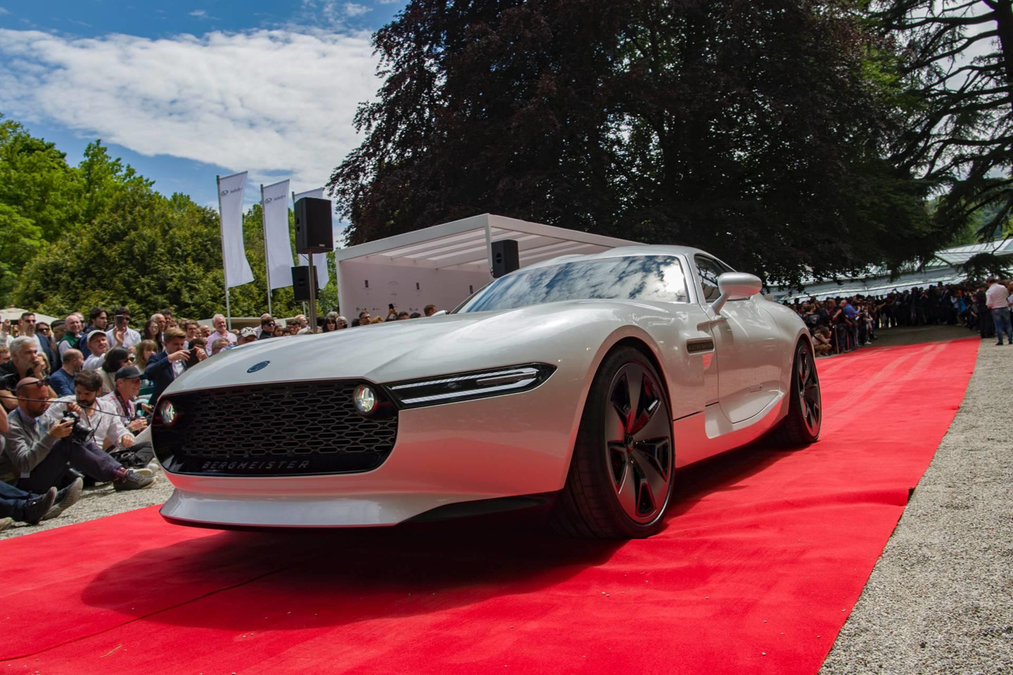 'Ho hang' nha Mercedes-Benz ra mat sieu xe manh 1.200 ma luc hinh anh 10