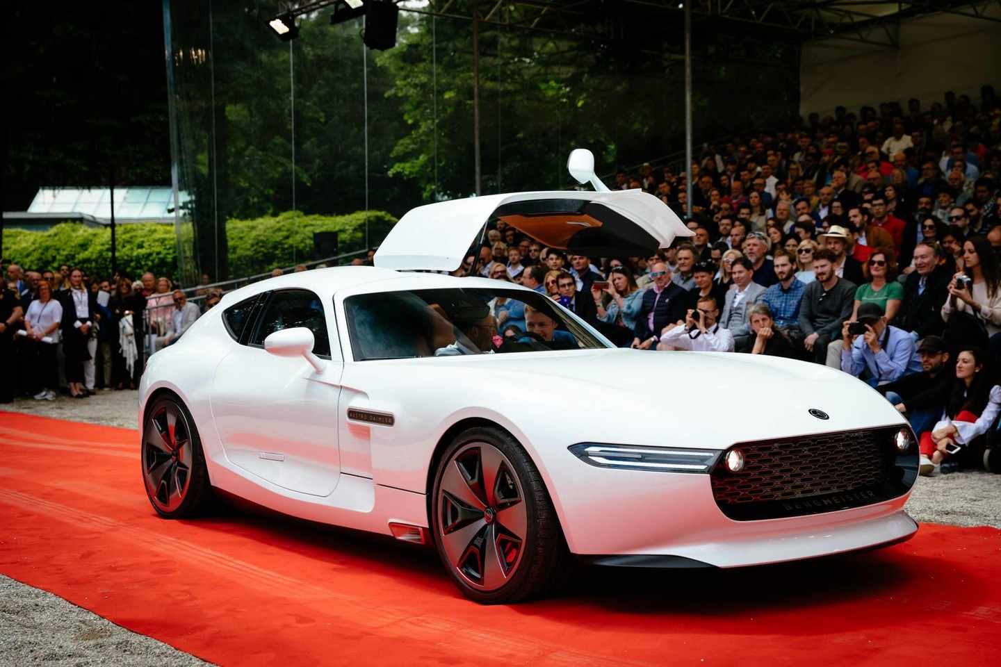 'Ho hang' nha Mercedes-Benz ra mat sieu xe manh 1.200 ma luc hinh anh 2