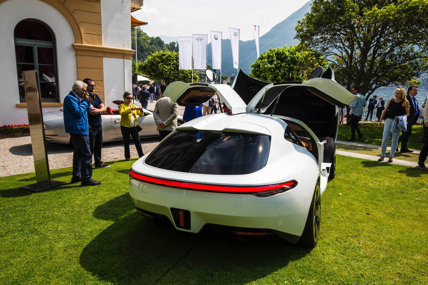 'Ho hang' nha Mercedes-Benz ra mat sieu xe manh 1.200 ma luc hinh anh 3