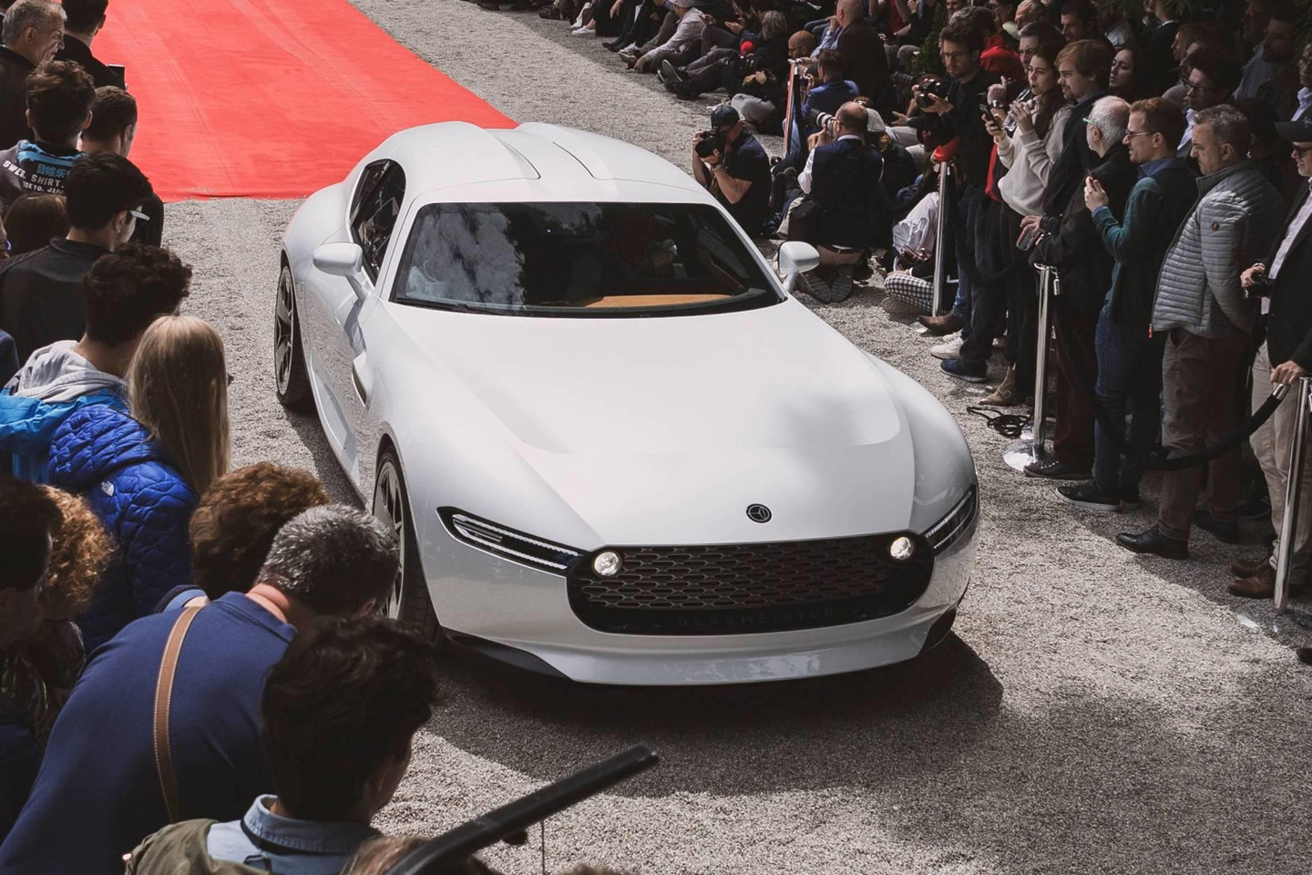 'Ho hang' nha Mercedes-Benz ra mat sieu xe manh 1.200 ma luc hinh anh 5