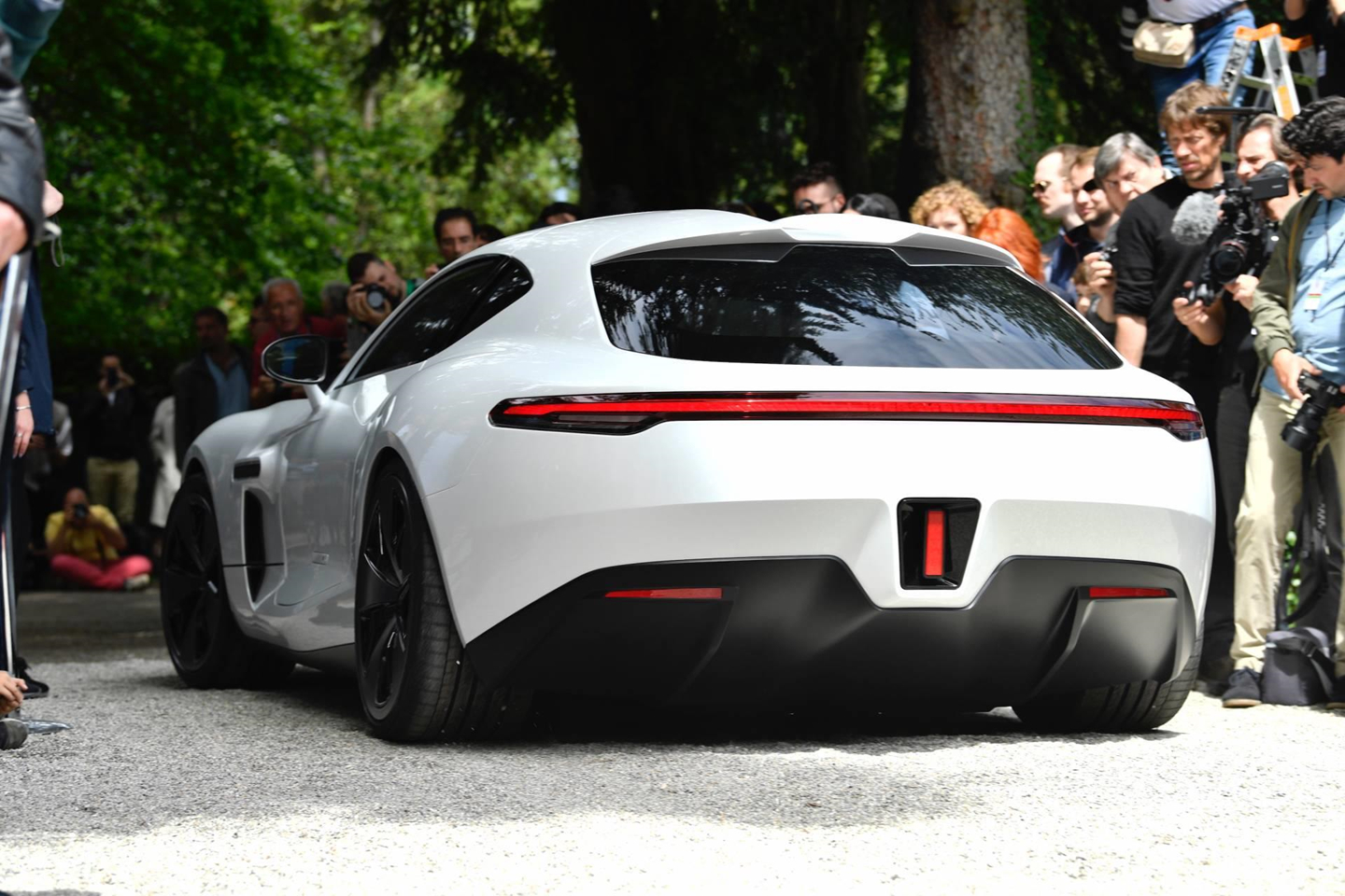 'Ho hang' nha Mercedes-Benz ra mat sieu xe manh 1.200 ma luc hinh anh 6